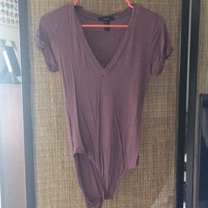 Dusty purple bodysuit, great w/ highwaisted jeans!